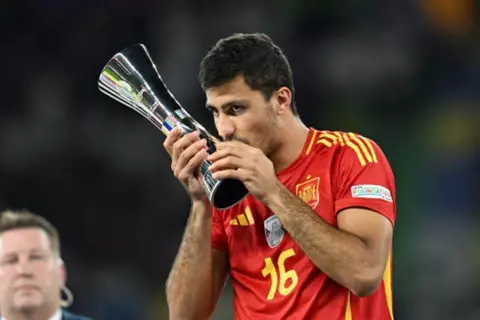 مرشح رئاسة ريال مدريد: رودري الصفقة المثالية للفريق.. واتفقت مع لاعب إسباني للمونديال